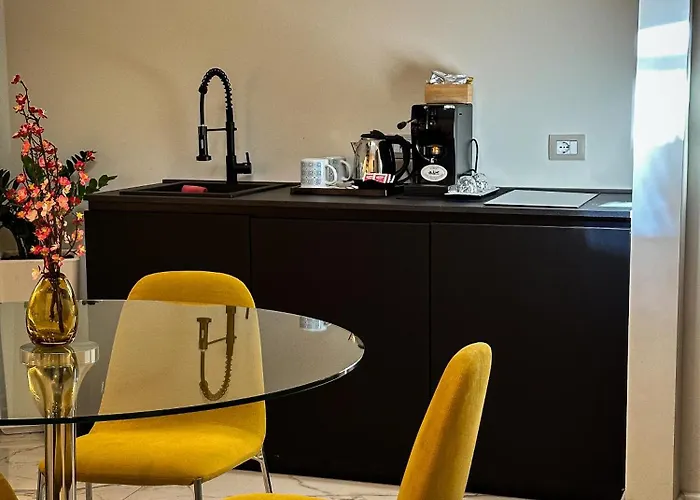 Palazzo Maqueda 4*