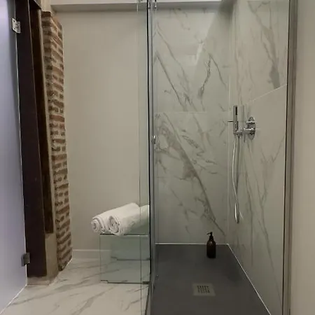 Palazzo Maqueda 4*