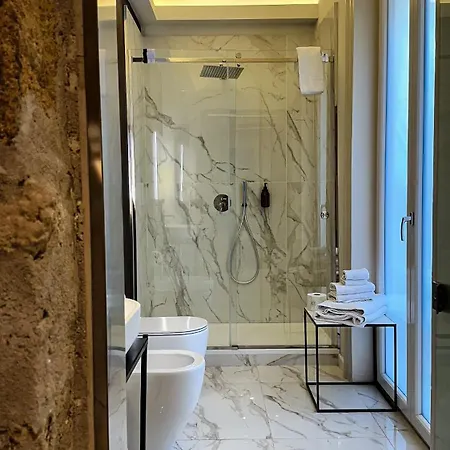 Palazzo Maqueda 4*